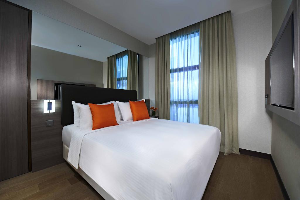 Aqueen Hotel Kitchener - thumb 1