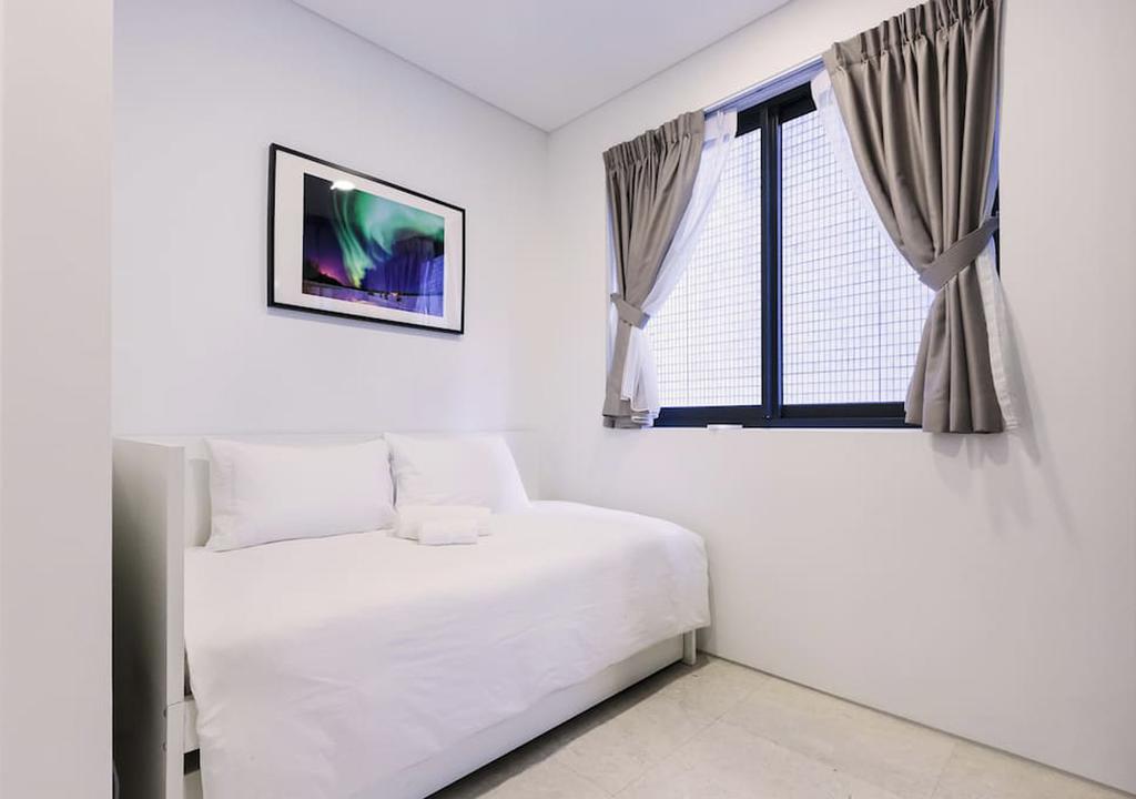 2br Raffles Executive - thumb 5
