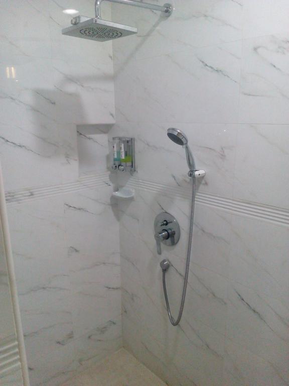 Jayleen Clarke Quay Hotel - thumb 4