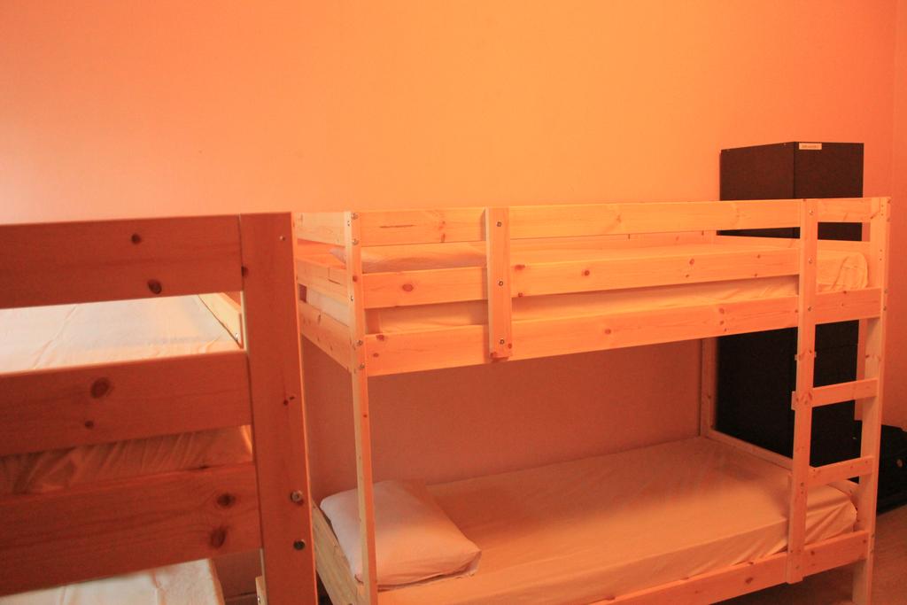 Backpacker's Hostel @ The Little Red Dot - thumb 2