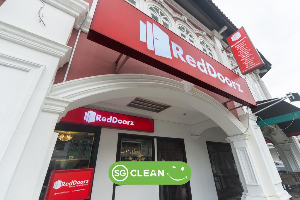 RedDoorz Near Marine Parade Central - thumb 0