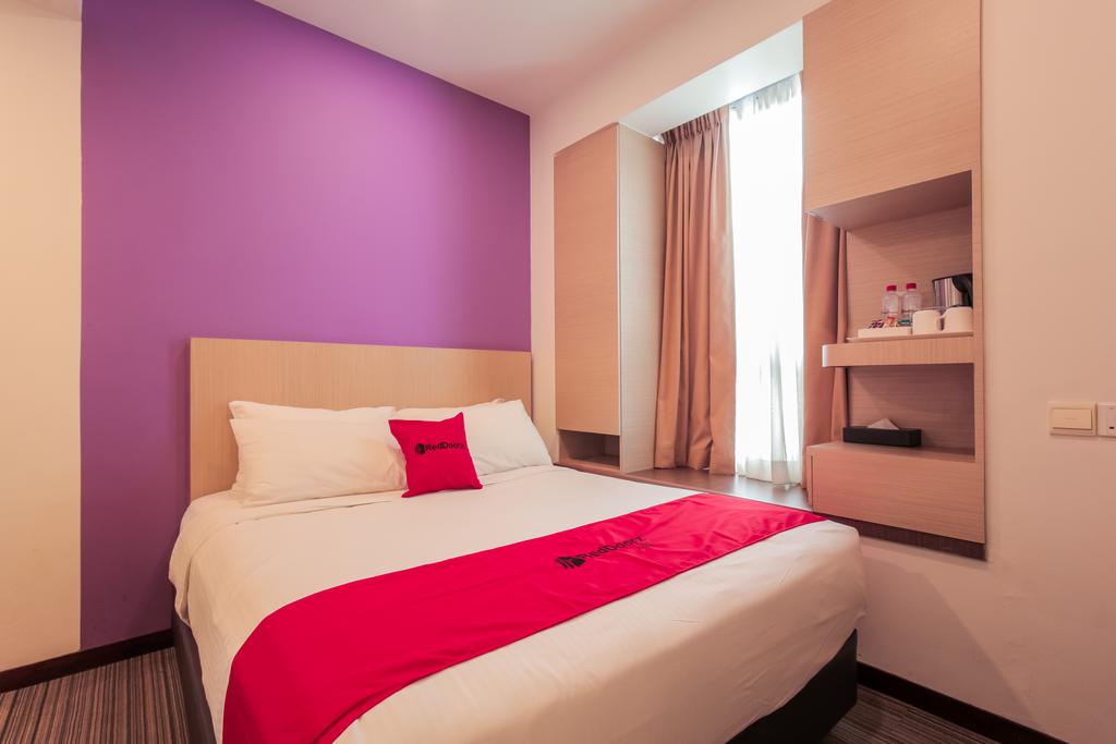 RedDoorz Premium @ Balestier - thumb 1