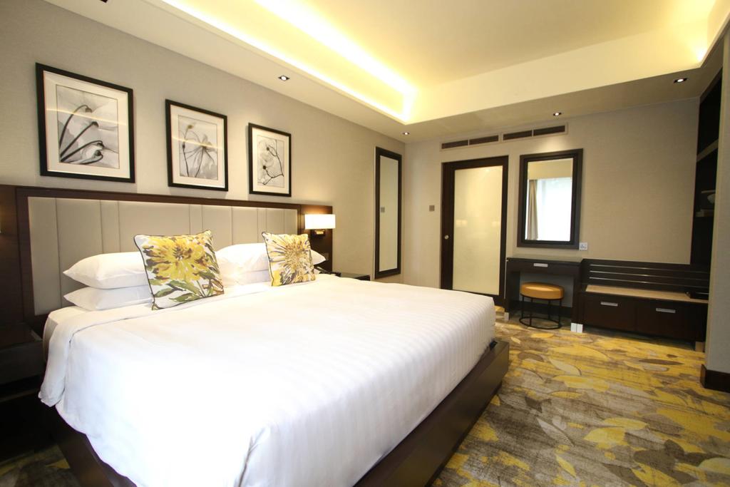 Royal Plaza On Scotts - thumb 2