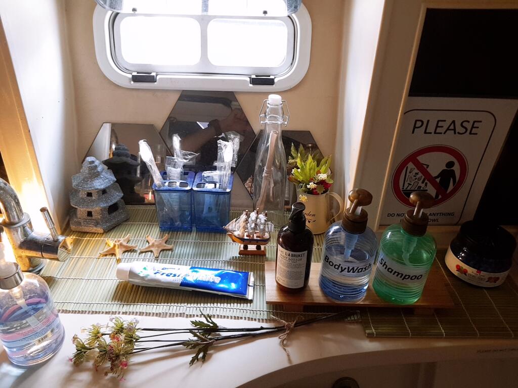 Sweet Elegant Boat Home @ Marina Waterfront - thumb 6