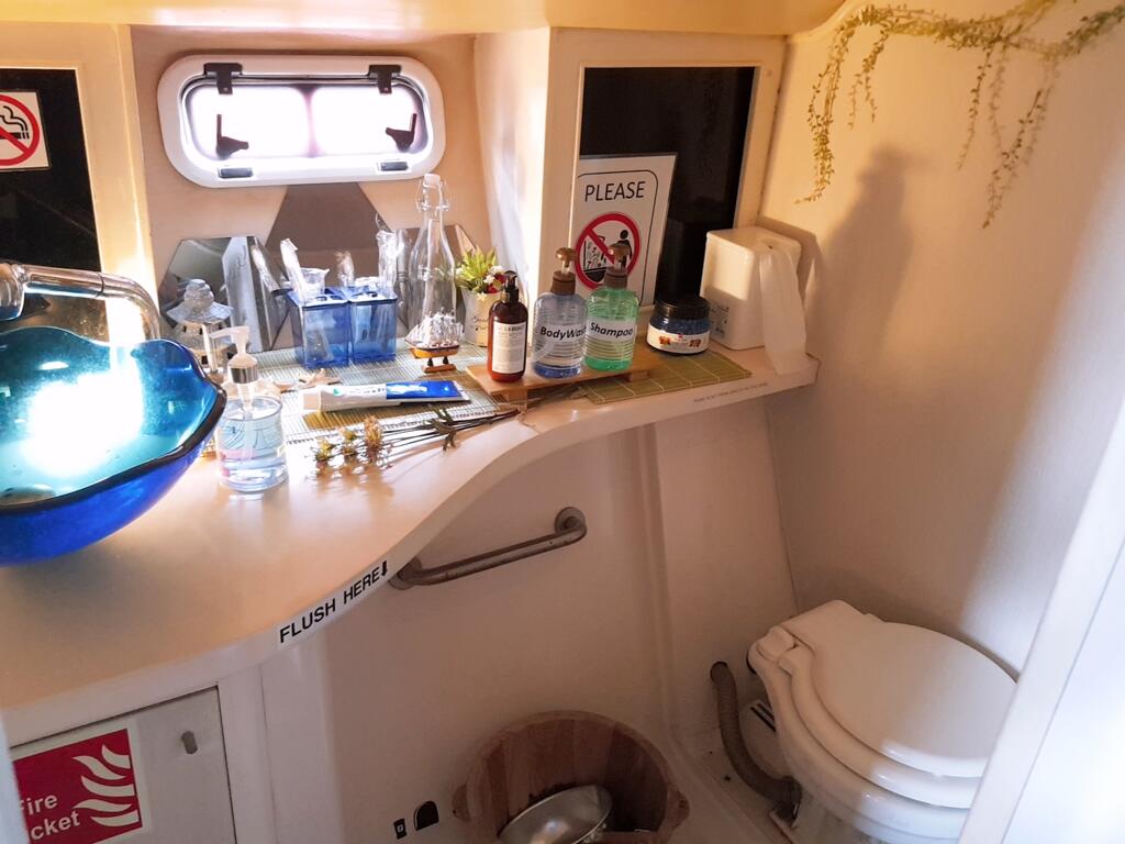 Sweet Elegant Boat Home @ Marina Waterfront - thumb 3