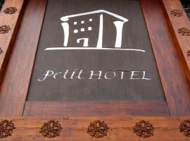 Petit Hotel Accommodation Singapore