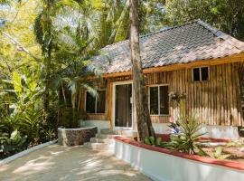 Falling Leaves Lodge Accommodation Singapore