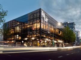 LyLo Auckland Hotel Accommodation Singapore