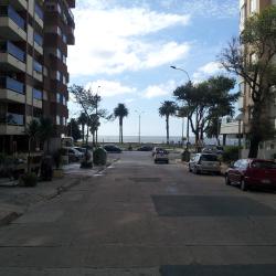 Pocito's Avenue, Montevideo Accommodation Singapore