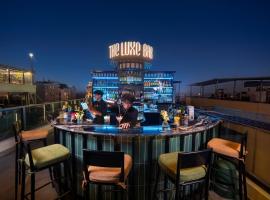 Le Premier Hotel & Rooftop Bar Accommodation Singapore