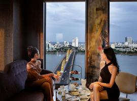 Moonlight Hotel SUITES & Spa - prime central location, Room with nice view on very high floor, City View, DRAGON Bridge View, Open all night Accommodation Singapore