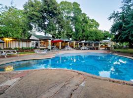 Shoestrings Backpackers Lodge Vic Falls Accommodation Singapore